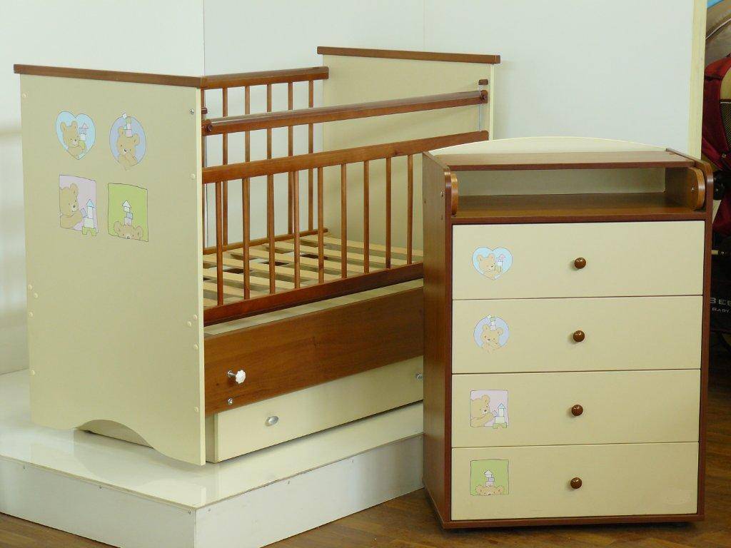 Кроватка с пеленальным столиком для новорожденных: трансформер с комодом и маятником детская - как собрать