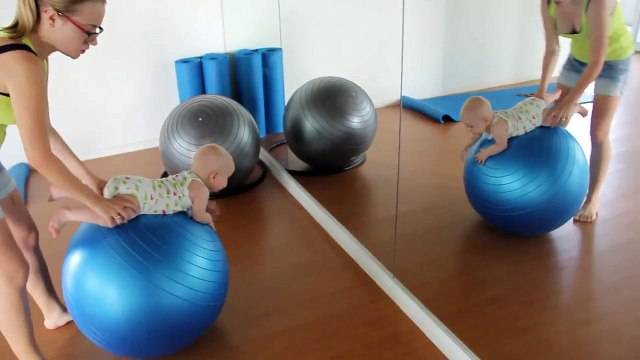 Занятия на мяче с ребенком 6 месяцев. занятия с малышом на фитболе