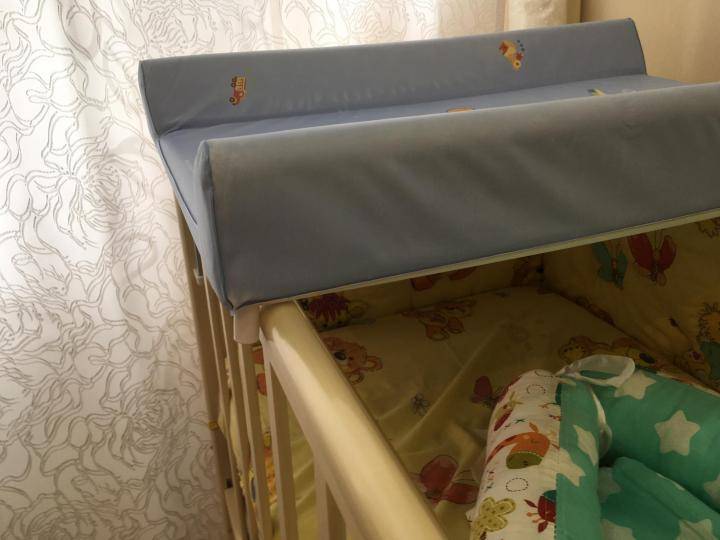 Доска для пеленания: накладка на комод и кроватку, коврик и подставка на кровать с креплением