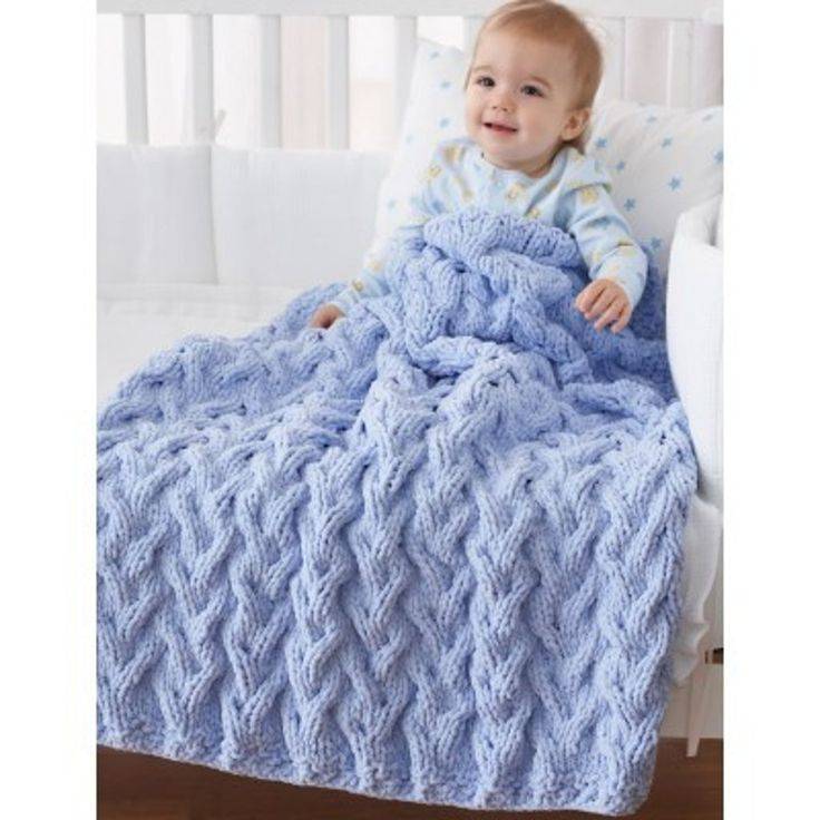 Вязаное одеяло для новорожденного (31 фото): особенности детских одеял-пледов связаных крючком и спицами