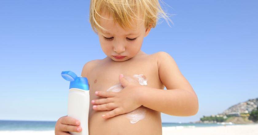 Солнечный ожог у ребенка (22 фото): можно ли мазать детским кремом, чем и каким средством помазать грудничка