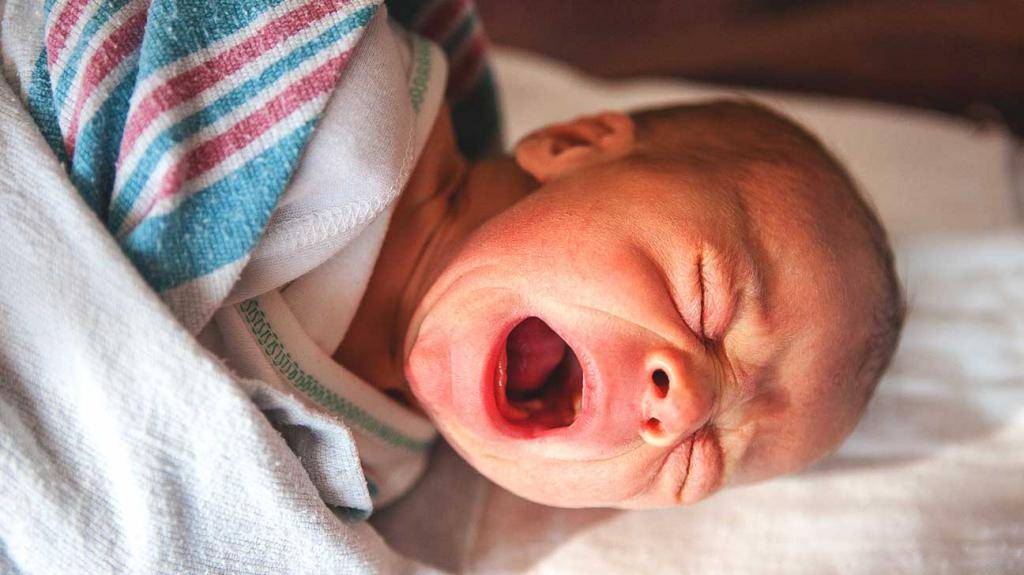 Как выглядит новорожденный ребенок | первые дни после рождения