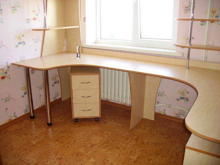 Письменный стол для двоих детей, распространенные конструкции