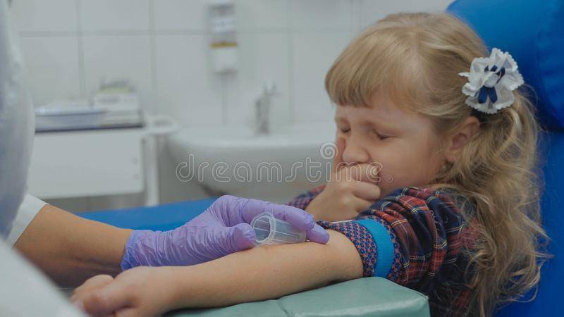 О правилах подготовки ребёнка к сдаче анализа крови