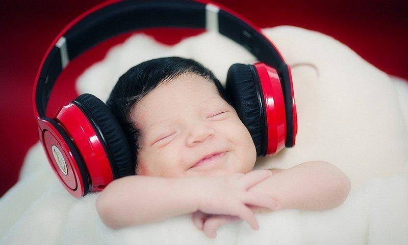 Классическая музыка для новорожденных, и как она влияет на младенцев