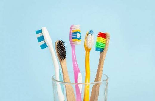 Детская зубная щетка – рейтинг лучших моделей и особенности выбора для детей разных возрастов