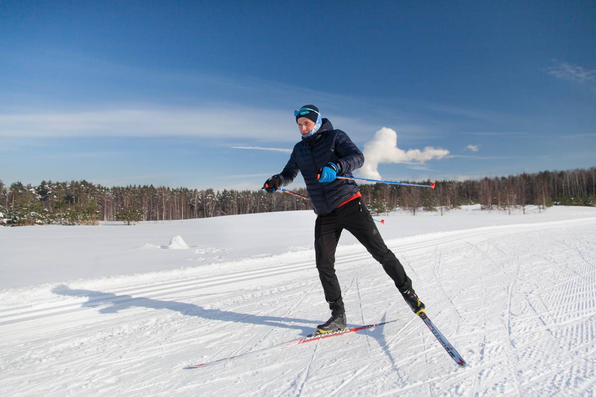 Лыжники классический ход. Лыжи Сумит Фишер. Лыжник. Коньковый бег на лыжах. Катание на лыжах.