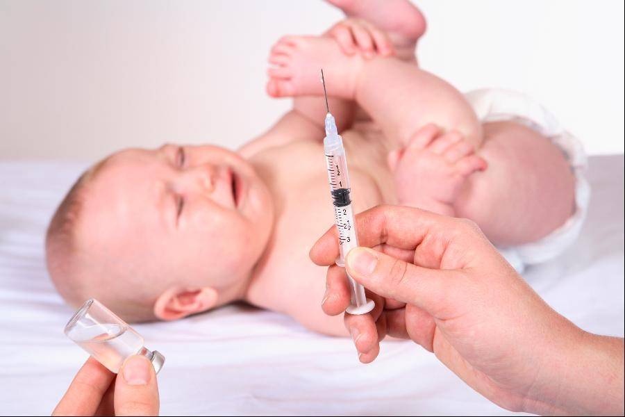 Какие прививки ставят в роддоме - делать или нет
