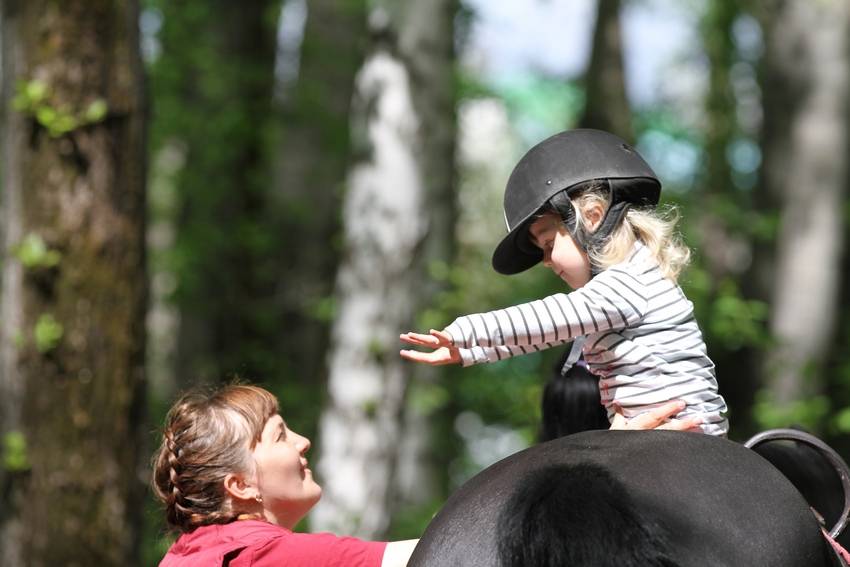 Иппотерапия или лечение лошадьми детей — инвалидов с дцп и аутизмом