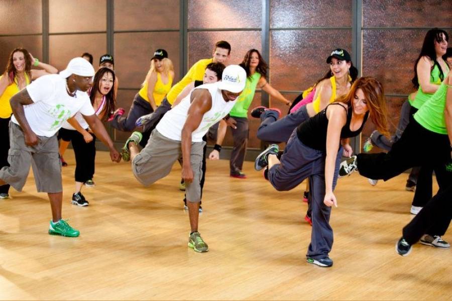 Зумба фитнес: танец для похудения, как заниматься начинающим, основные связки