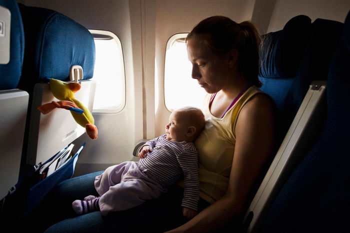 Ребенок в самолете. разбор полета для детей до 2 лет