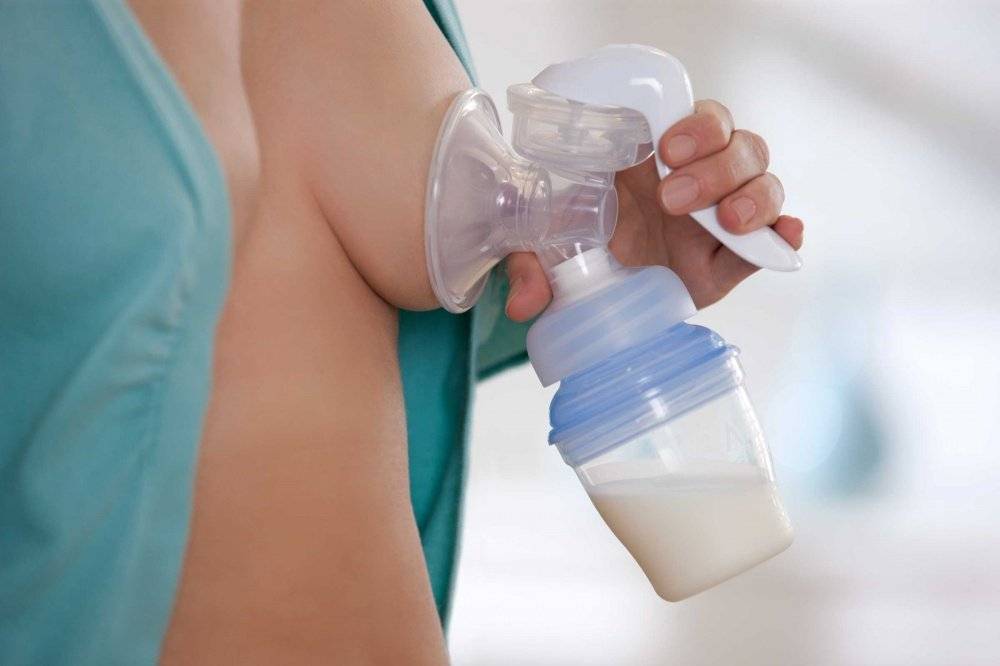 Как пользоваться молокоотсосом? как правильно сцеживать грудное молоко, как работает вакуумная модель