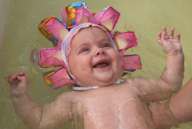 Детская шапочка для бассейна: как выбрать ребёнку тканевую и силиконовую шапку для плавания? размеры для детей от 1 года