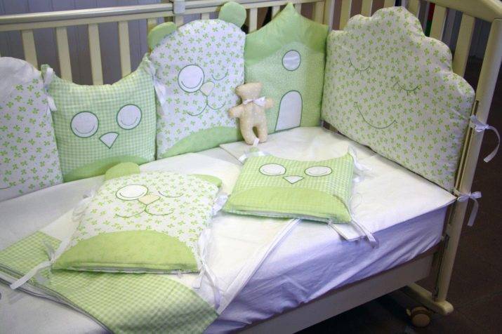 Размеры и составляющие комплекта постельного белья для новорожденных в кроватку