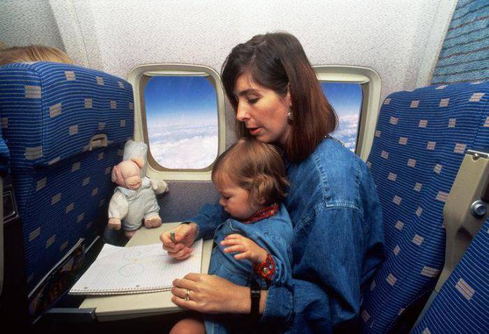 Перелет с детьми в самолете. советы педиатра и невролога