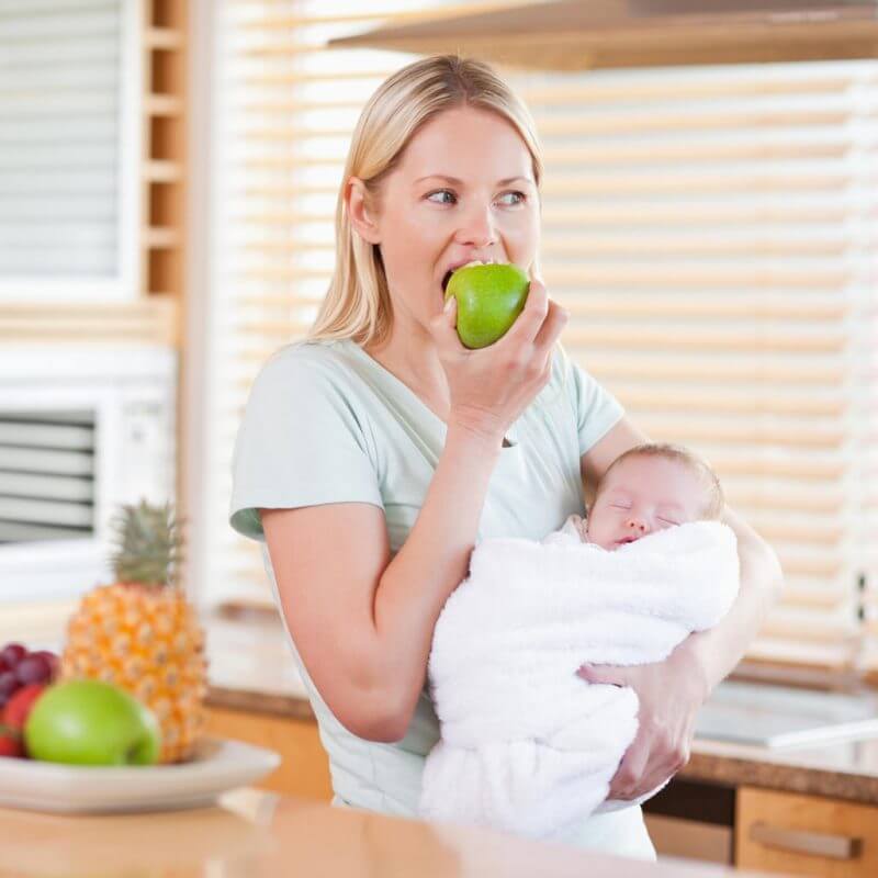 Топ-10 правил питания кормящей мамы