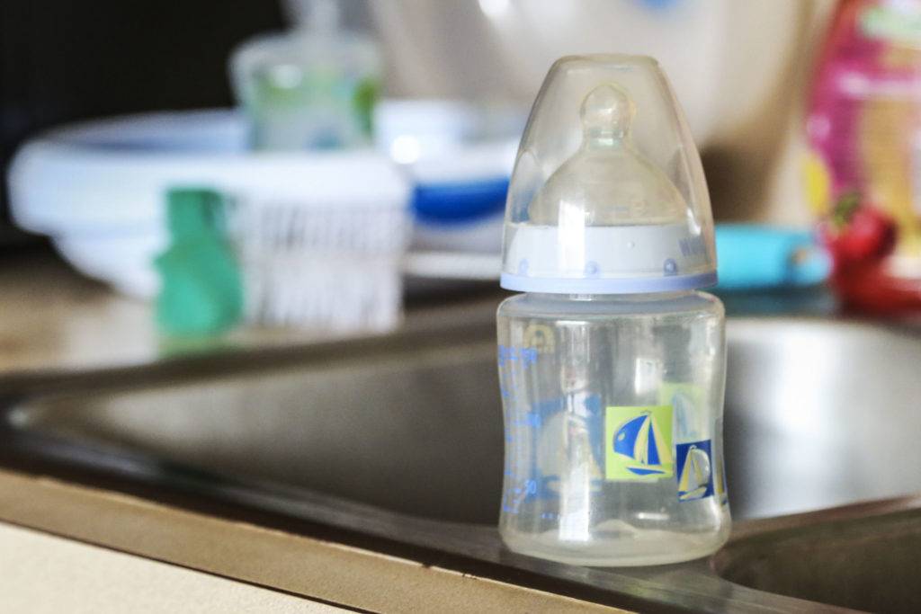 Как стерилизовать детские бутылочки: 4 надежных способа