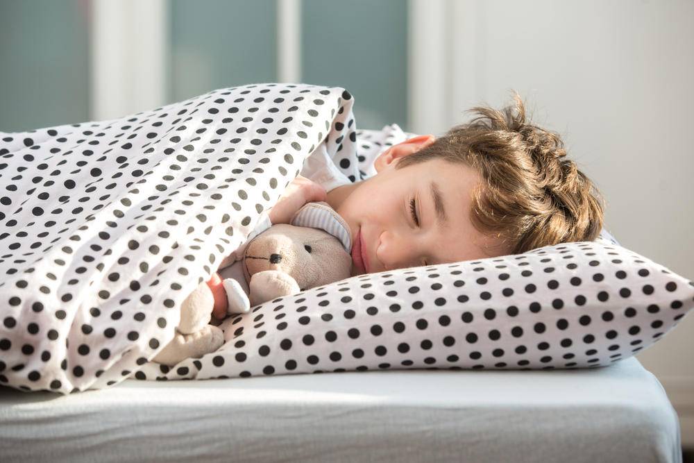 Почему ребенок не спит в кроватке