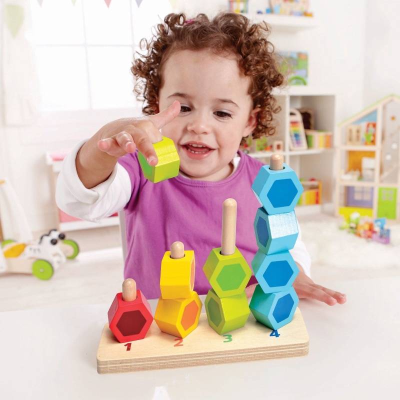 Какие игрушки нужны ребёнку в 8-9 месяцев