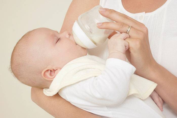 Ребенок и кормление из бутылочки: что нужно знать мамам