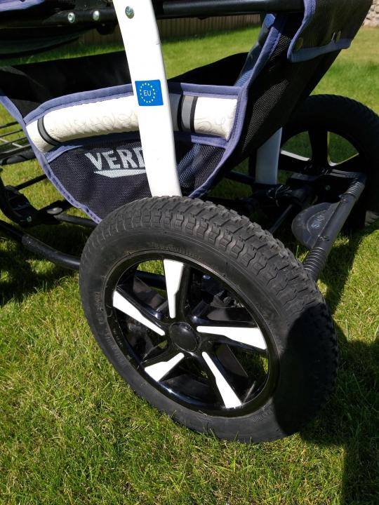 Особенности прогулочных коляскок с надувными колесами