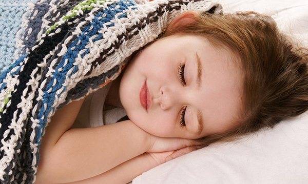 Ребенок потеет во сне: причины и советы доктора комаровского