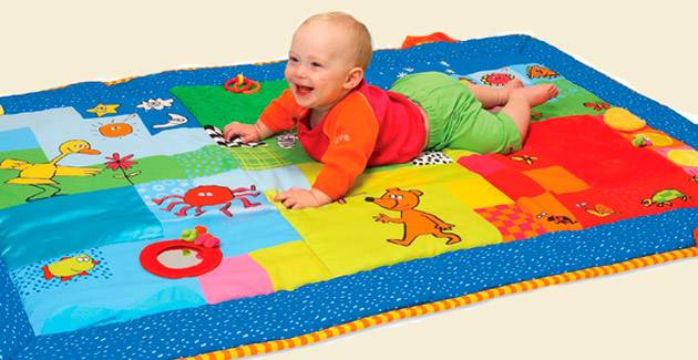 Для чего нужен и как правильно выбрать развивающий коврик для ребенка