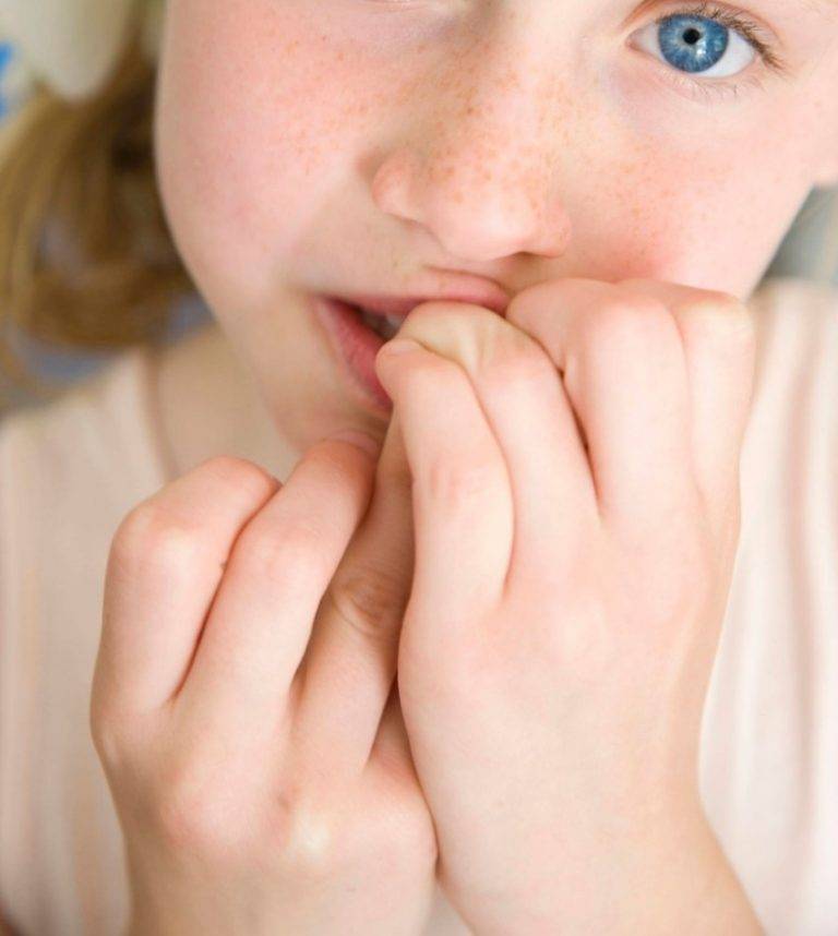 Ребенок грызет ногти: что делать? 5 способов отучить