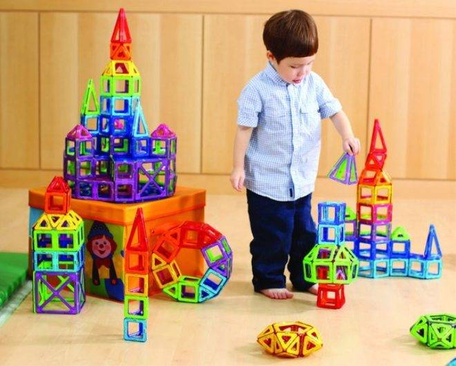 26 крутых идей подарка мальчику на 4 года – от робота до игровой приставки