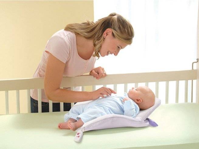 Как укладывать новорожденного спать? сон на спине, на боку и на животе