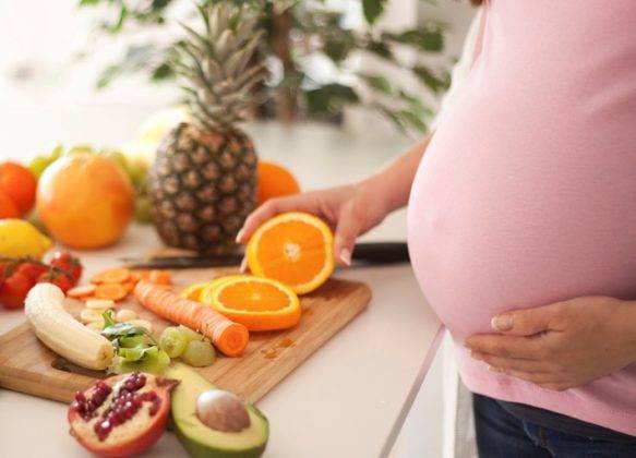 Дыня беременным: польза и вред по триместрам