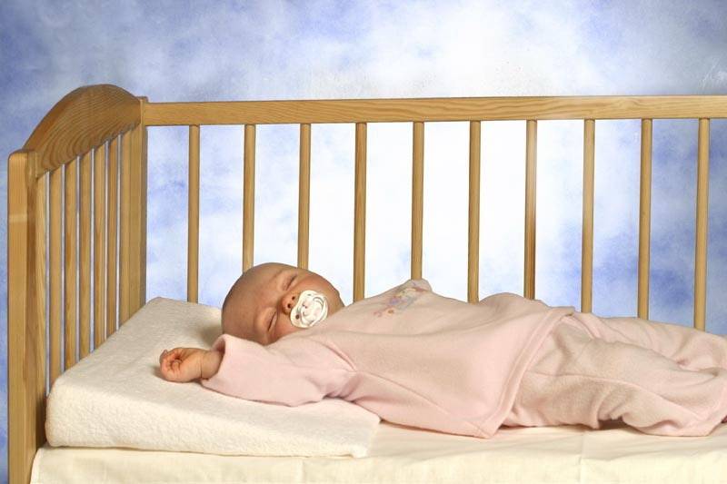 Как приучить ребёнка спать в своей кроватке