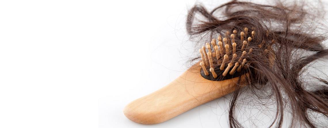Что делать при выпадении волос прядями?