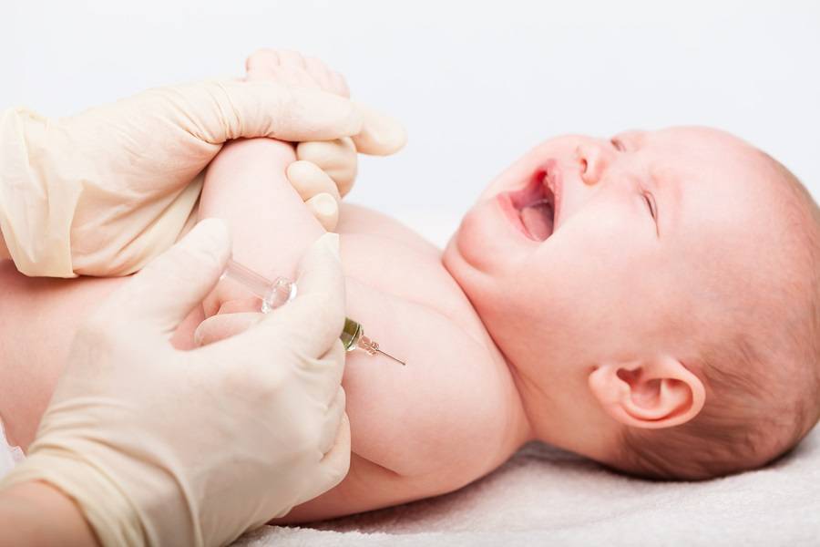 Стоит ли делать прививки новорожденному в роддоме?