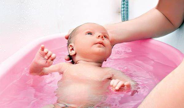 Какая вода нужна новорожденному ребенку для купания: нужно ли кипятить