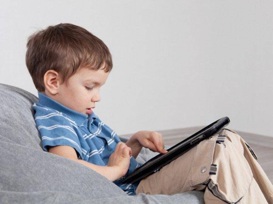 Вред от планшета для детей - чем он плох или хорош для маленького ребенка?