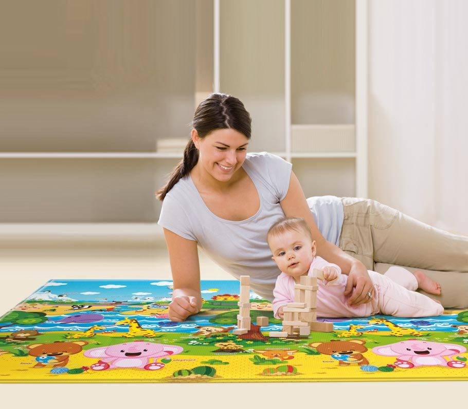 Нужен ли ребенку развивающий коврик: польза, возрастные ограничения