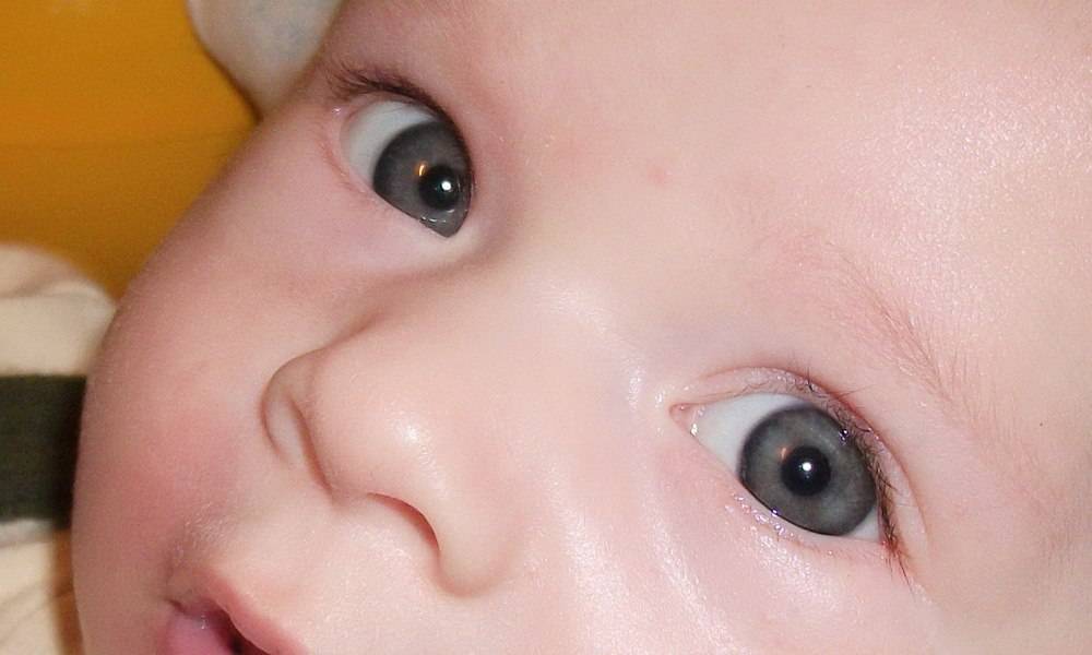 50 оттенков детской радужки: как и когда меняется цвет глаз у новорожденных?