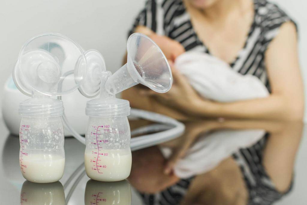 Организация кормления сцеженным молоком из бутылочки