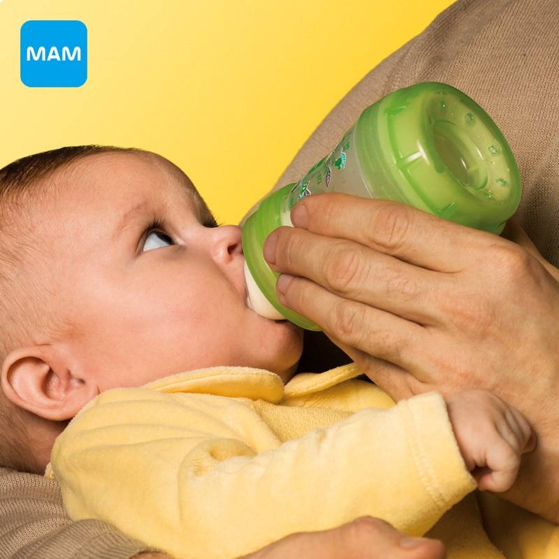 Как правильно кормить из бутылочки новорожденного?