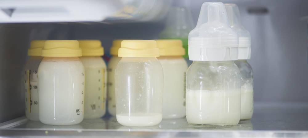 Сколько можно хранить сцеженное грудное молоко в холодильнике?