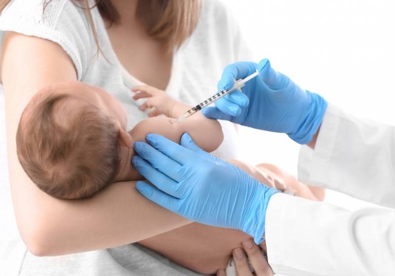 Какие прививки делают в роддоме новорожденным в 2021 году