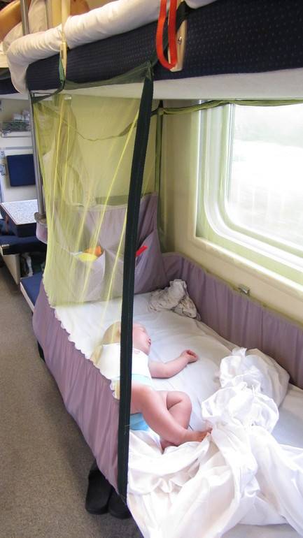 Манеж в поезд для ребенка (31 фото): детская защитная сетка-гамак для безопасности перевозки, особенности и отзывы
