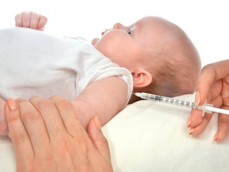 Прививки детям в роддоме: какие и когда правильно ставить