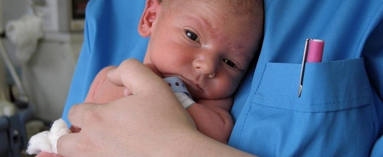 Причины и признаки синдрома Грефе у новорожденных, методы диагностики и лечения