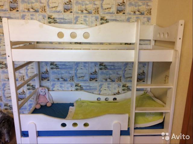 Двухъярусная кровать для детей с бортиками (87 фото): детские модели с бортиками внизу