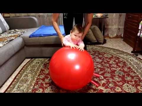 Упражнения на фитболе для грудничков, занятия на мяче (с видео)