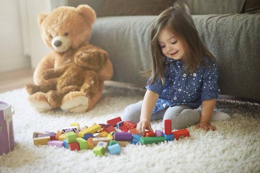 Ребенок ломает игрушки: причины и способы борьбы