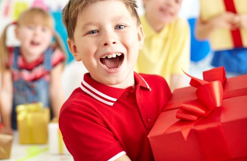 Что подарить мальчику на 3 года - 67 фото идей подарков для трехлетних мальчиков