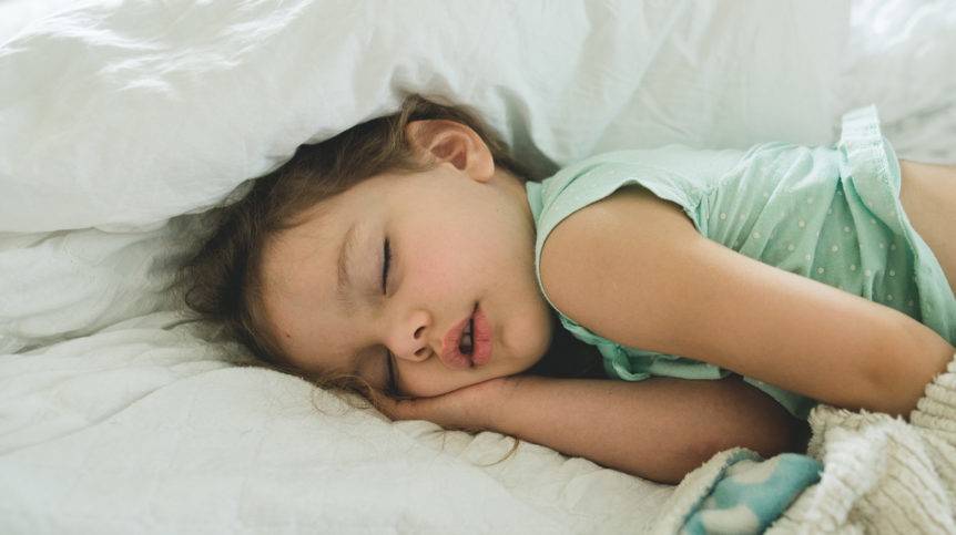 Храп у ребенка во сне с закрытым ртом